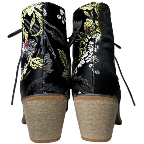 Beautiful Floral Fabric Lace Up Ankle Boot with Light Wood Heel size 37 - Picture 4 of 7